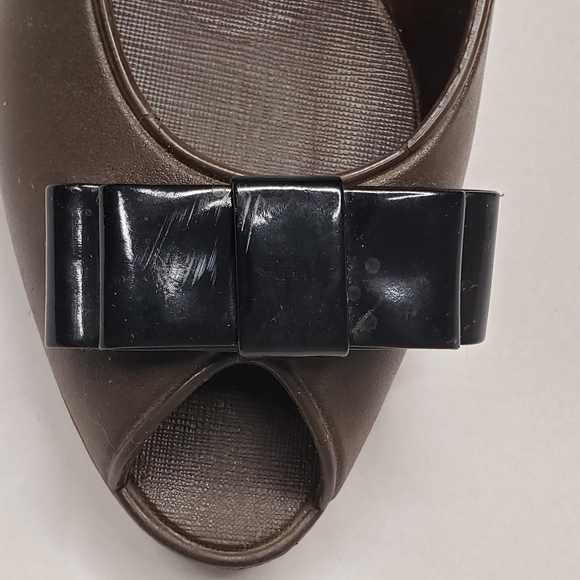 Oka B. waterproof wedge sandals, sz Medium, bow - Picture 7 of 16